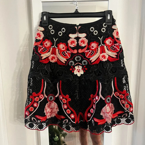 489 Kobi Halperin Floral Lace Mini Skirt Size 0 Color Black Red - Picture 5 of 5